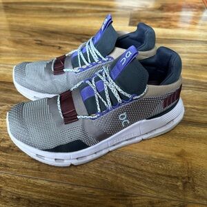 On Cloudnova running shoes size W 7.5